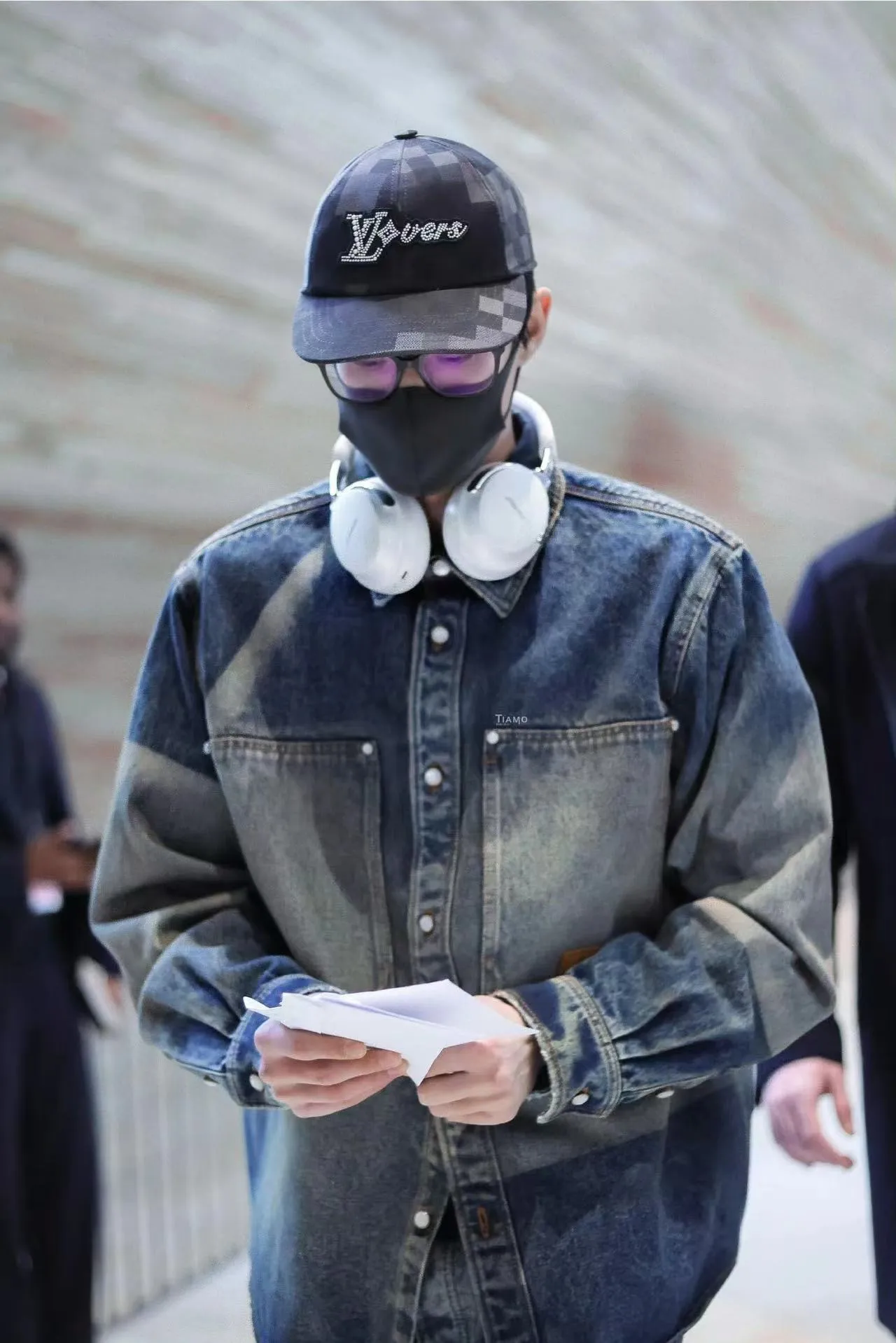 Louis Vuitton/Louis Vuitton 24Fw sun-faded washed denim jacket